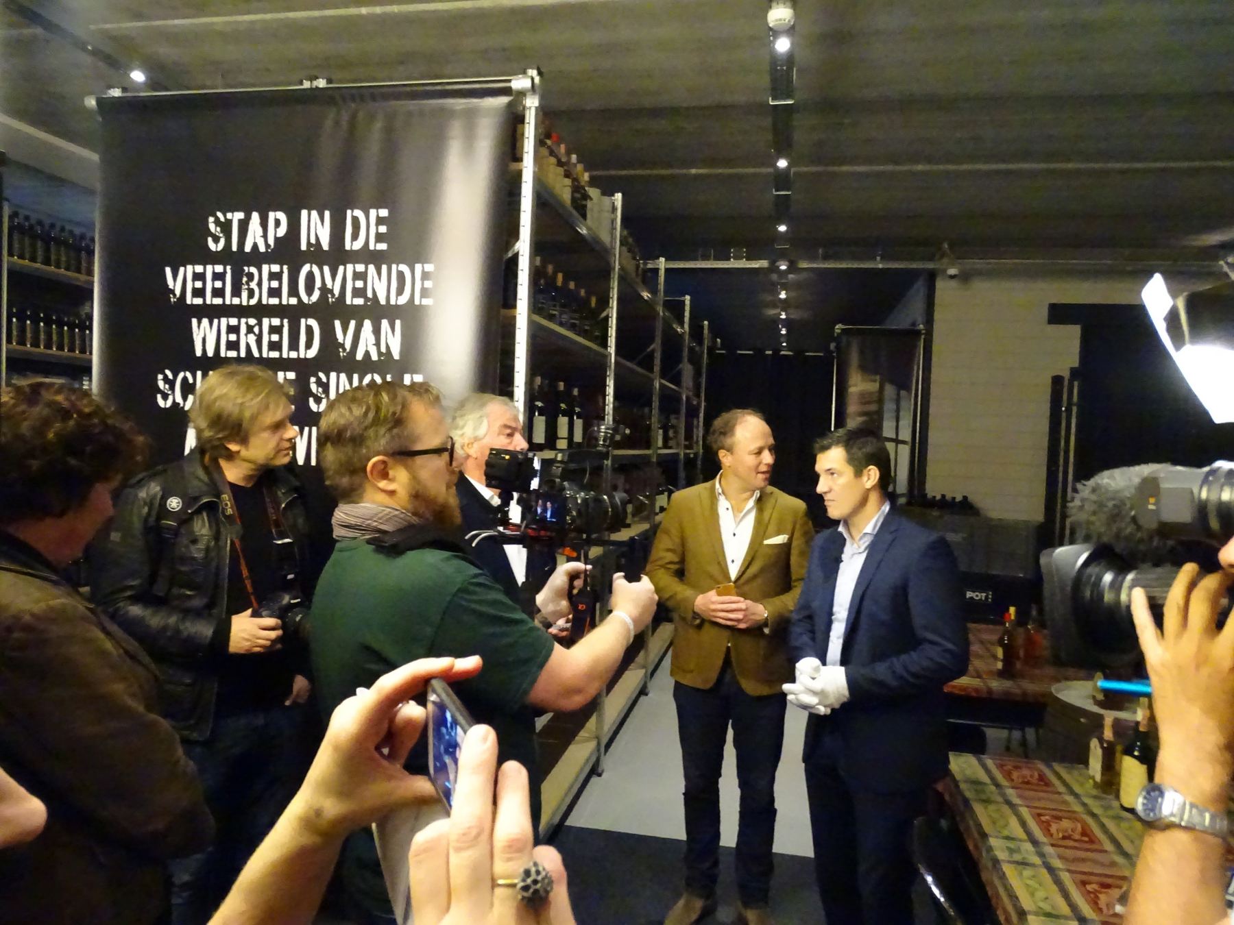 Press and cameras at the opening of the exhibition in Sassenheim